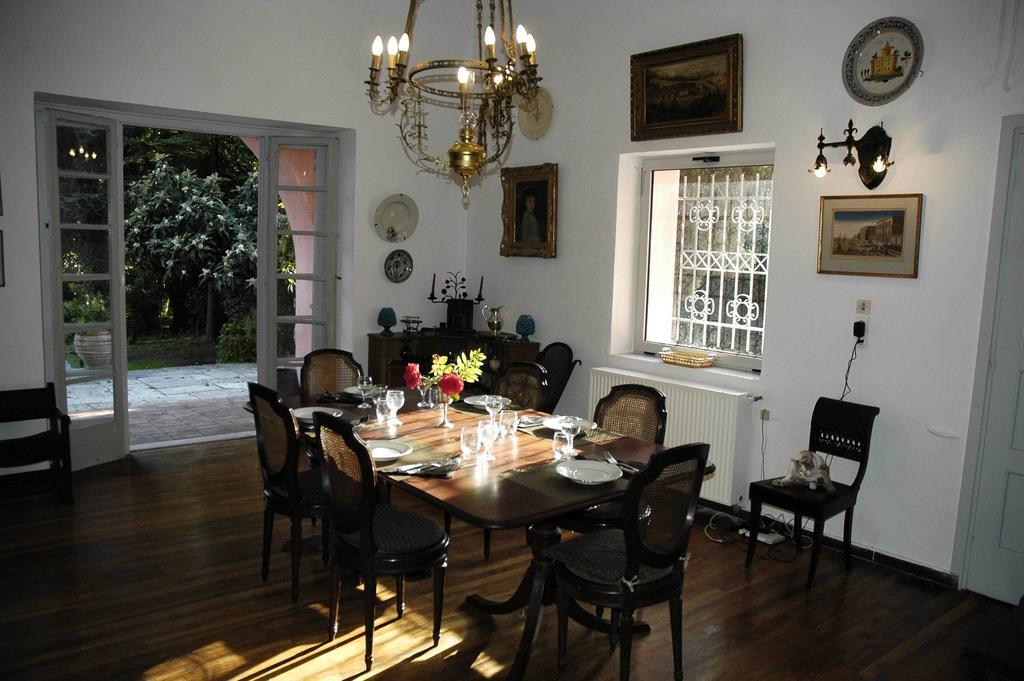 The Villa Averoff Kirinthos Bilik gambar